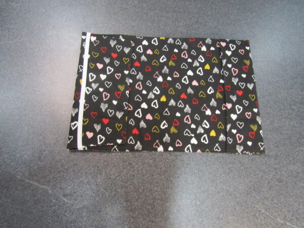 protège livre motif coeur noir